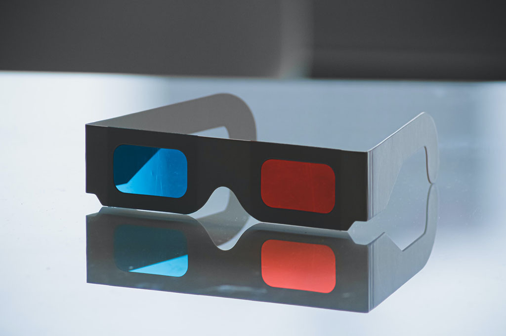 Anaglyph 3d glass feature